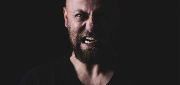 Гневен мъж